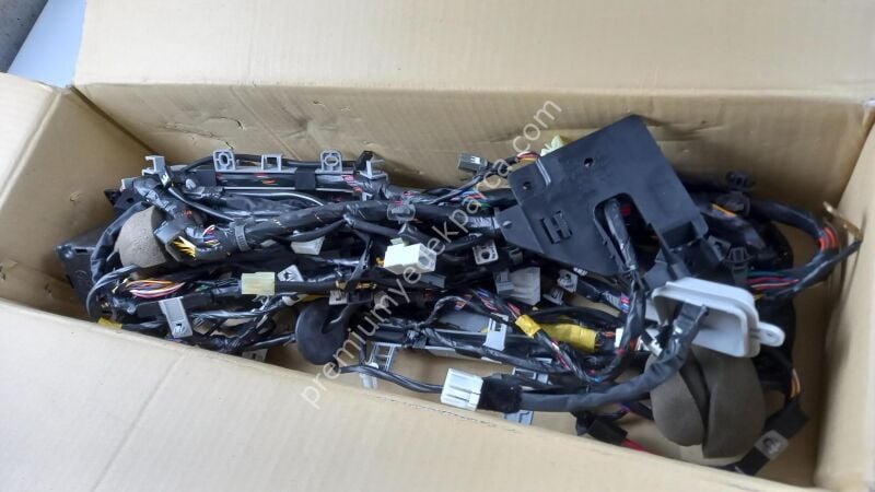 915002D000 - kablo demeti, motor