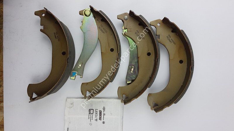 FIAT GROUP 336867 Fren Pabucu Seti